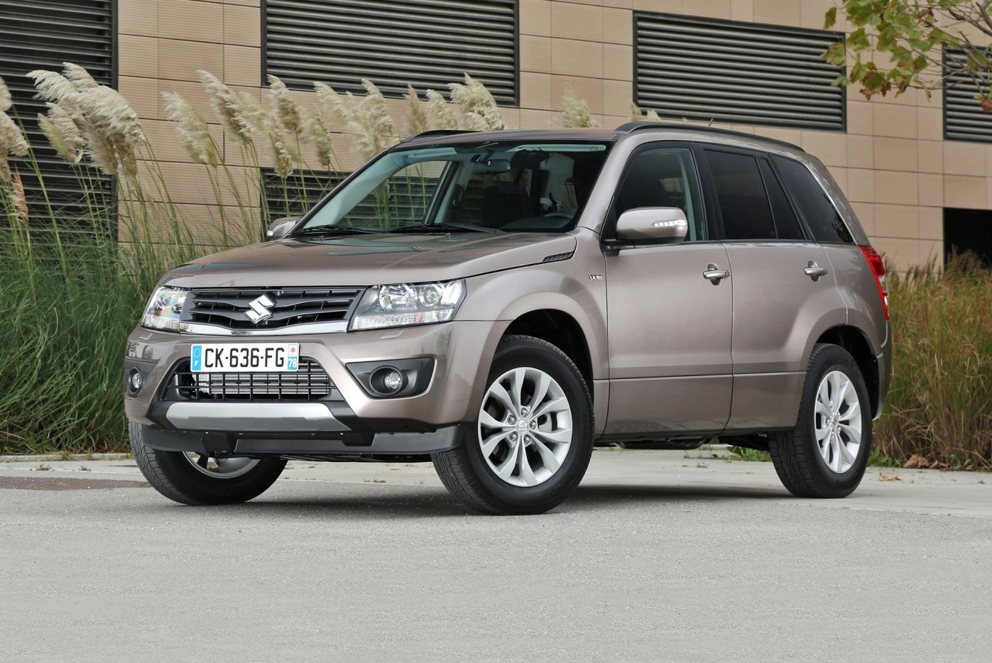 Suzuki Grand Vitara Внедорожник класса J - фото 0
